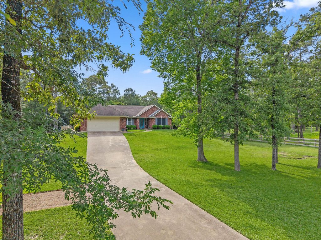605 Pelican Street, Magnolia, TX 77355
