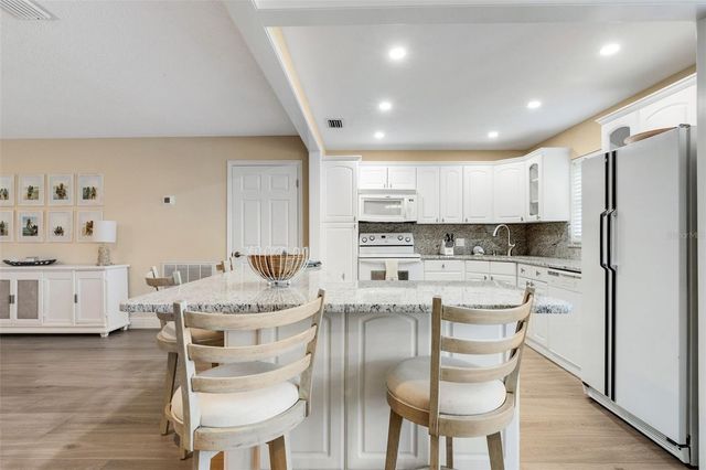 122 BUTTONWOOD CIRCLE 122, Seminole, FL 33777