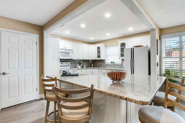 122 BUTTONWOOD CIRCLE 122, Seminole, FL 33777