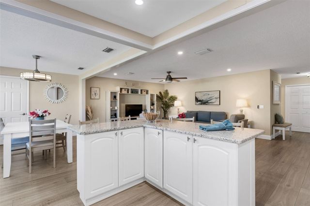 122 BUTTONWOOD CIRCLE 122, Seminole, FL 33777