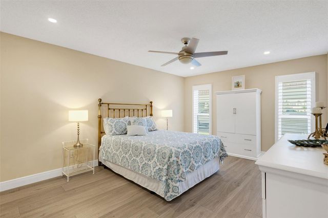 122 BUTTONWOOD CIRCLE 122, Seminole, FL 33777