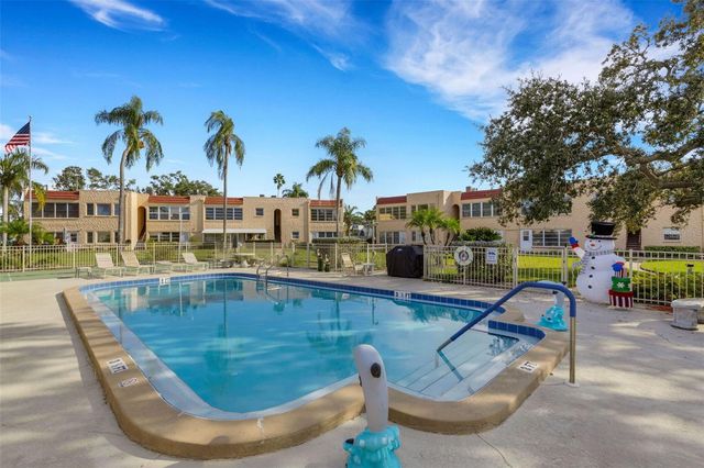 122 BUTTONWOOD CIRCLE 122, Seminole, FL 33777