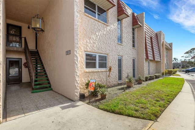 122 BUTTONWOOD CIRCLE 122, Seminole, FL 33777