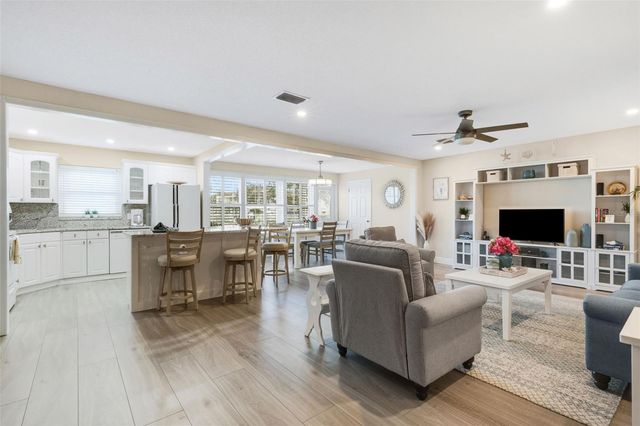 122 BUTTONWOOD CIRCLE 122, Seminole, FL 33777