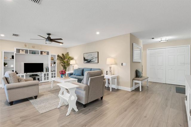 122 BUTTONWOOD CIRCLE 122, Seminole, FL 33777