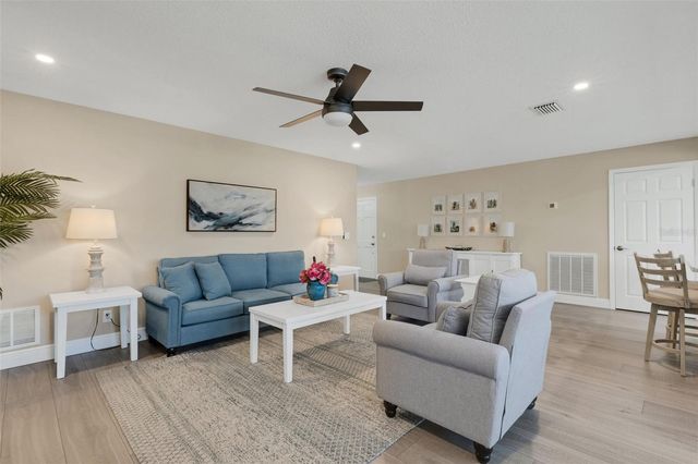 122 BUTTONWOOD CIRCLE 122, Seminole, FL 33777