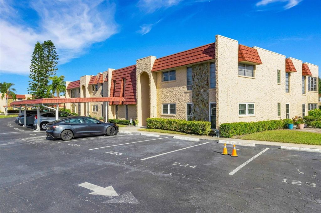 122 BUTTONWOOD CIRCLE 122, Seminole, FL 33777