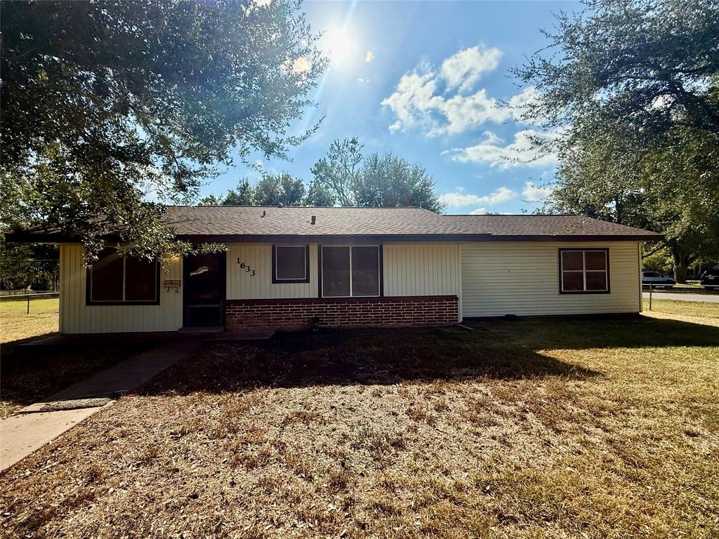 1633 Jones Street, Rosenberg, TX 77471