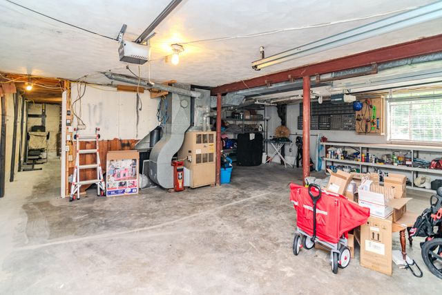 222 Wilson Downing Road, Lexington, KY 40517