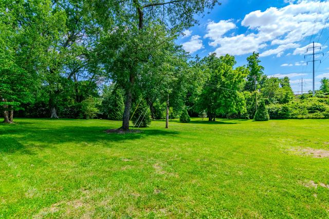 222 Wilson Downing Road, Lexington, KY 40517