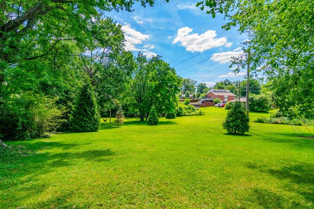 222 Wilson Downing Road, Lexington, KY 40517