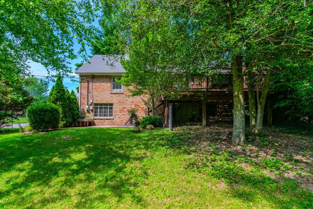 222 Wilson Downing Road, Lexington, KY 40517