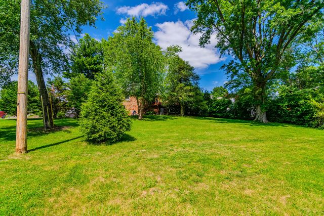 222 Wilson Downing Road, Lexington, KY 40517