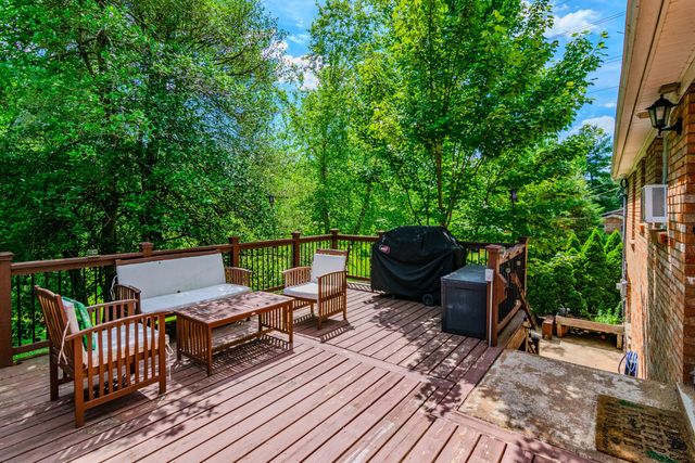 222 Wilson Downing Road, Lexington, KY 40517