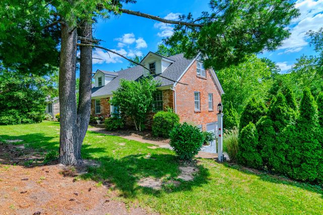 222 Wilson Downing Road, Lexington, KY 40517