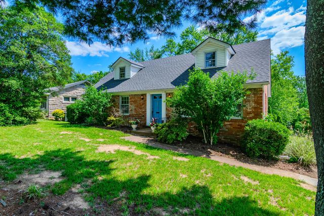 222 Wilson Downing Road, Lexington, KY 40517