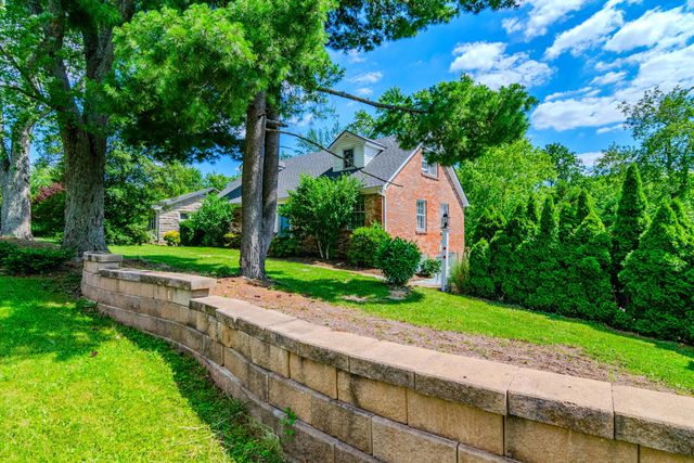 222 Wilson Downing Road, Lexington, KY 40517