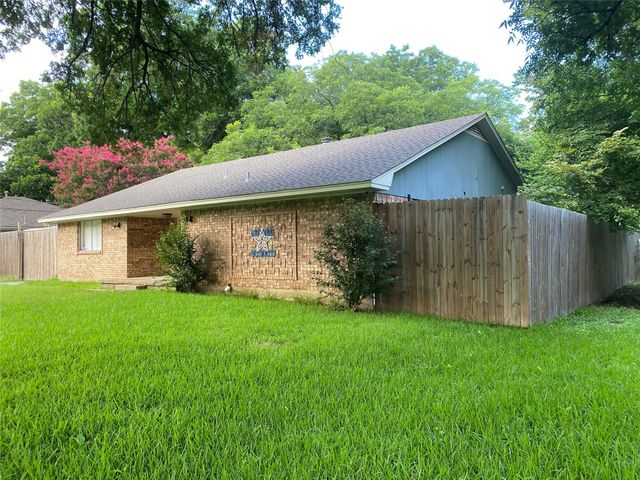 206 Methodist Street, Red Oak, TX 75154