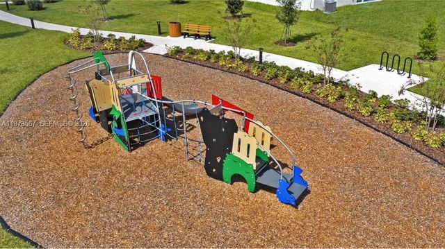 700 Trotters Dr, Other City - In The State Of Florida, FL 33839