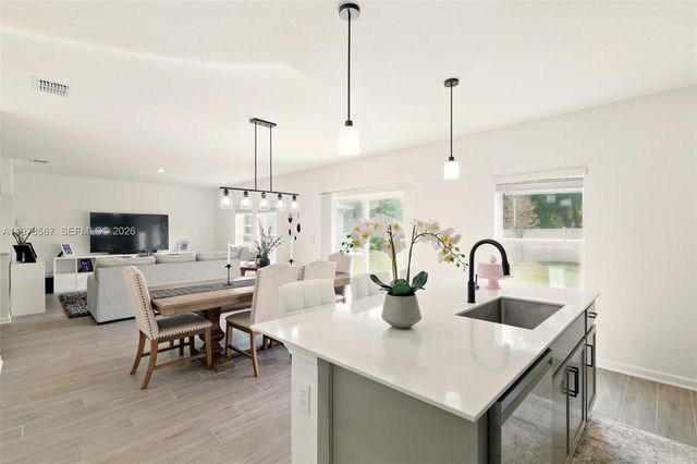 700 Trotters Dr, Other City - In The State Of Florida, FL 33839