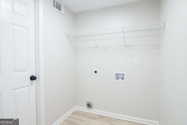 3826 Stoney Creek Drive, Flowery Branch, GA 30542