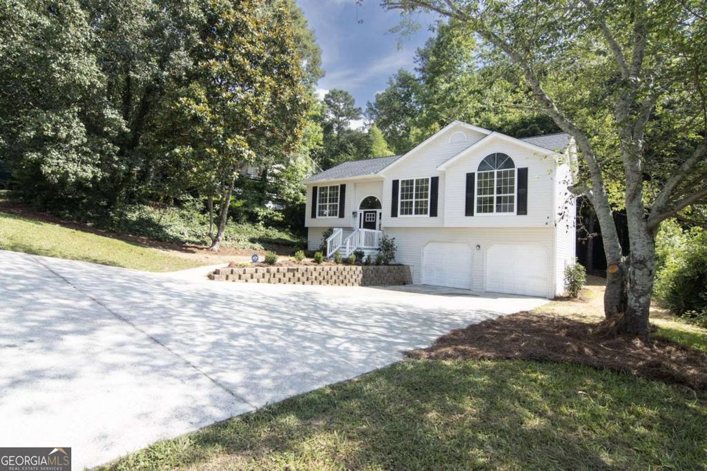 3826 Stoney Creek Drive, Flowery Branch, GA 30542