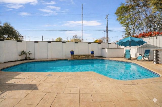 1910 University Drive, Richardson, TX 75081