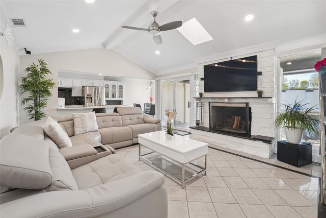 1910 University Drive, Richardson, TX 75081