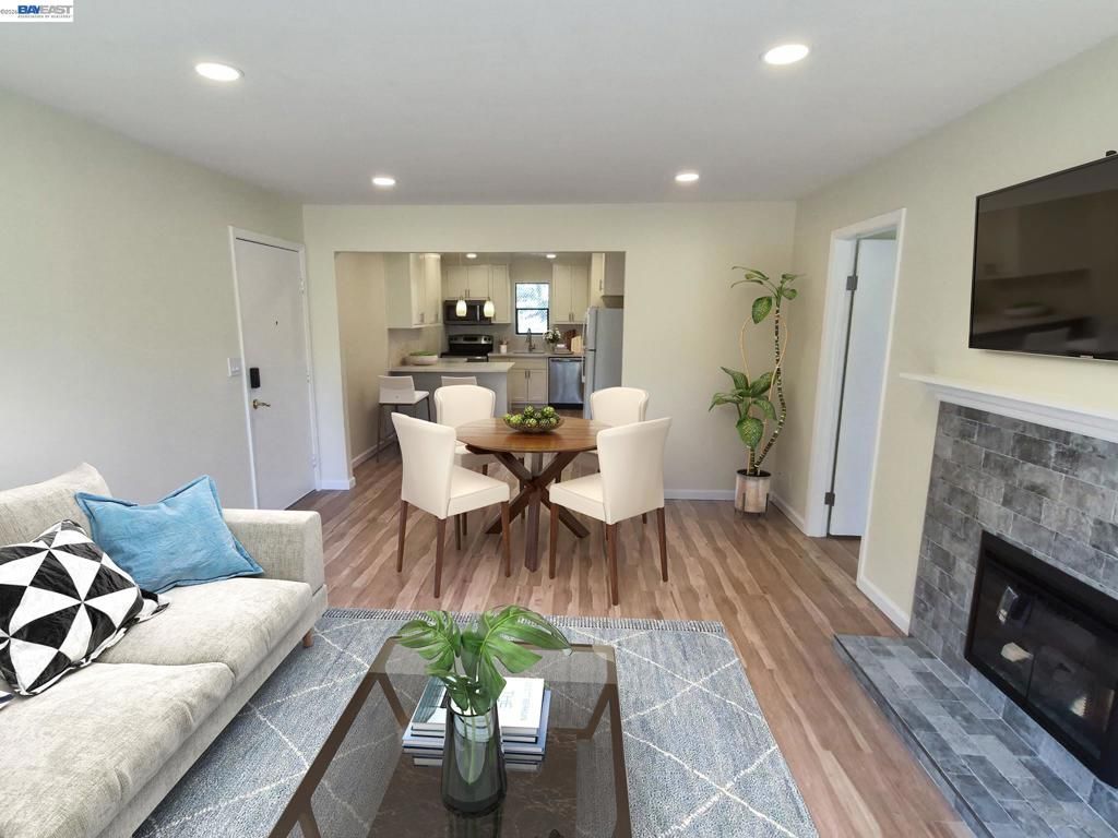 Image 1 of property listing at 395 Camelback Rd 2, Pleasant Hill, CA 94523