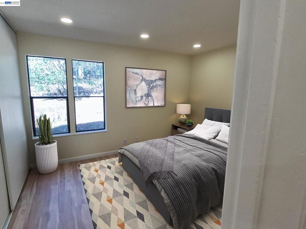 Image 2 of property listing at 395 Camelback Rd 2, Pleasant Hill, CA 94523