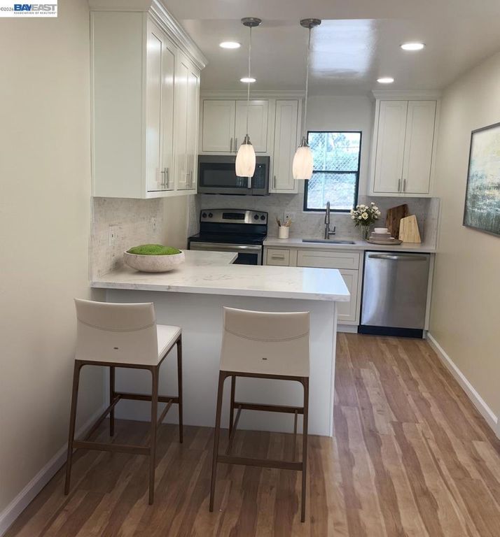 Image 3 of property listing at 395 Camelback Rd 2, Pleasant Hill, CA 94523