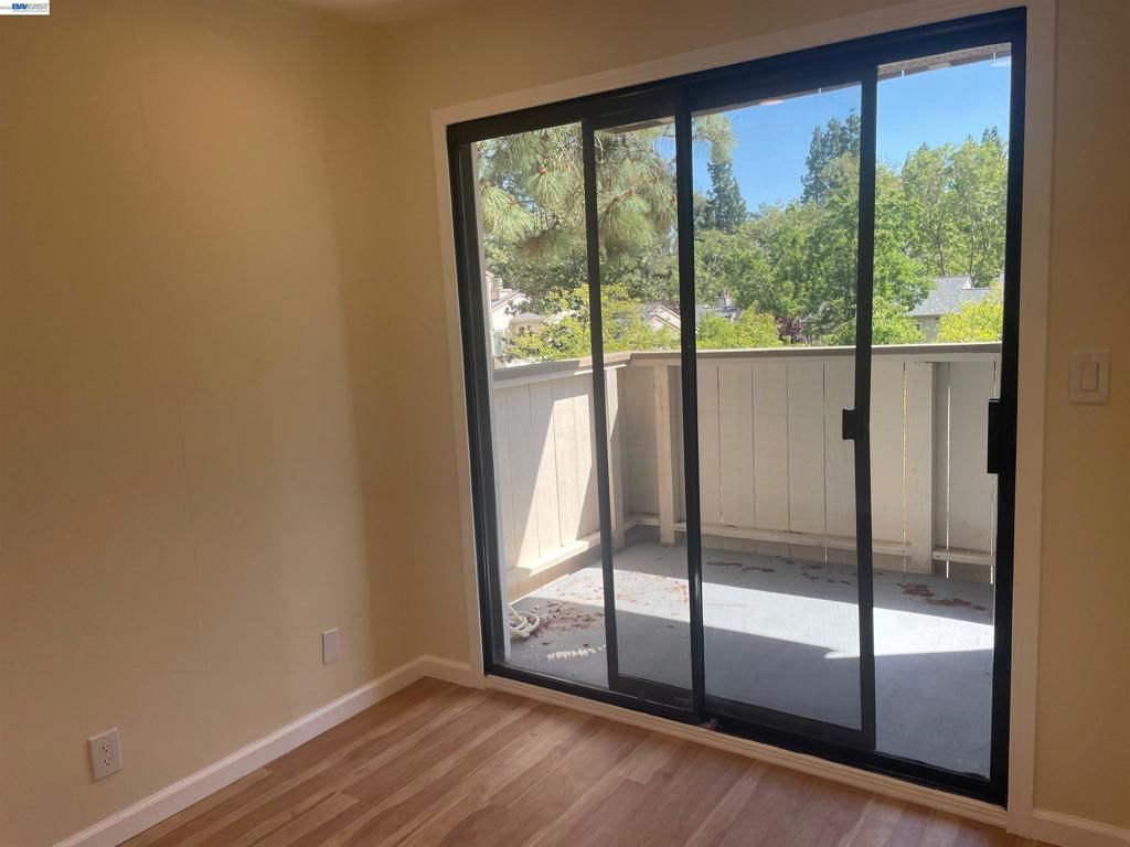 Image 8 of property listing at 395 Camelback Rd 2, Pleasant Hill, CA 94523