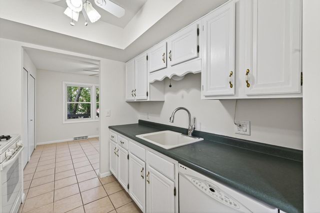 8811 42nd Avenue N, New Hope, MN 55427