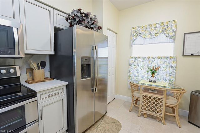 3250 Cypress Glen WAY 403, Naples, FL 34109