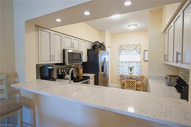 3250 Cypress Glen WAY 403, Naples, FL 34109
