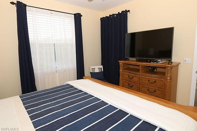 3250 Cypress Glen WAY 403, Naples, FL 34109
