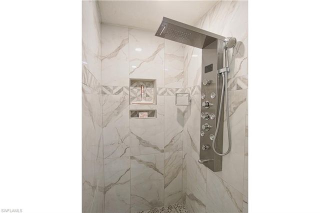 3250 Cypress Glen WAY 403, Naples, FL 34109