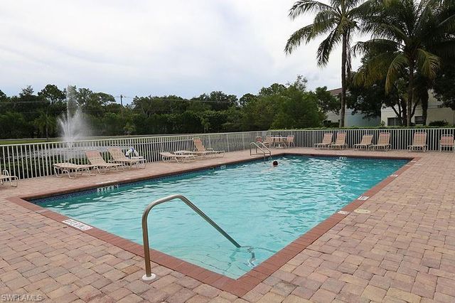 3250 Cypress Glen WAY 403, Naples, FL 34109