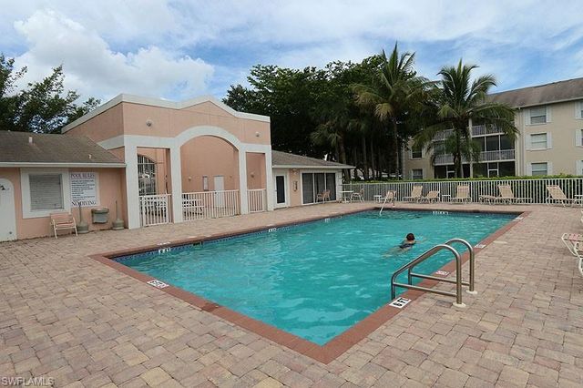 3250 Cypress Glen WAY 403, Naples, FL 34109