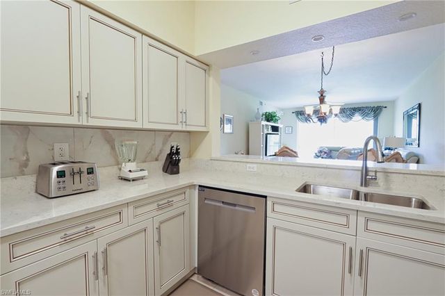 3250 Cypress Glen WAY 403, Naples, FL 34109
