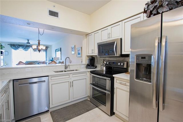 3250 Cypress Glen WAY 403, Naples, FL 34109