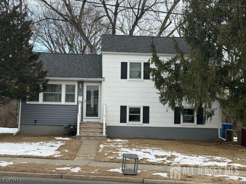 706 Cedarbrook Avenue, South Plainfield, NJ 07080