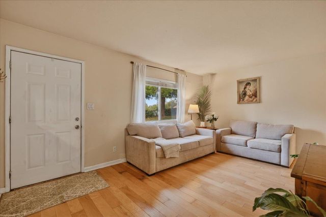 515 Hilltop Dr, Auburn, CA 95603