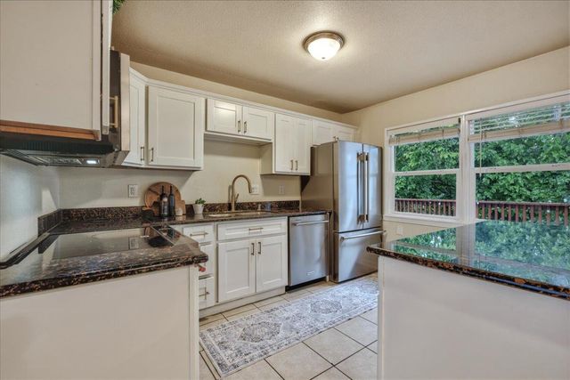 515 Hilltop Dr, Auburn, CA 95603
