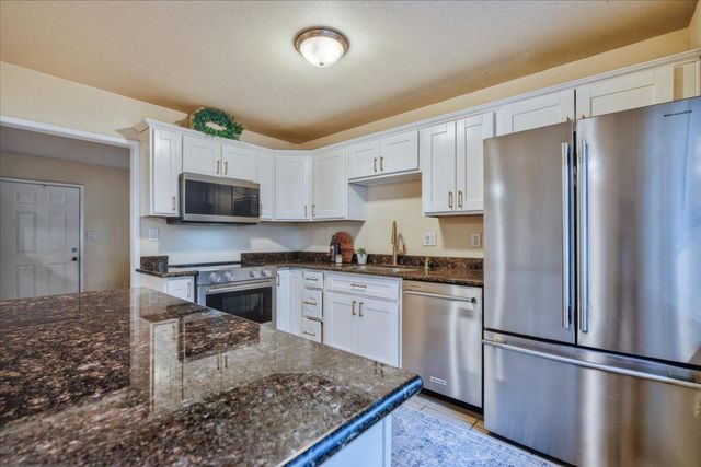 515 Hilltop Dr, Auburn, CA 95603