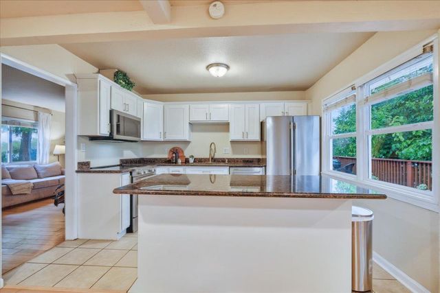 515 Hilltop Dr, Auburn, CA 95603