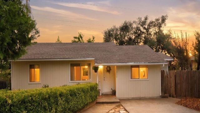 515 Hilltop Dr, Auburn, CA 95603