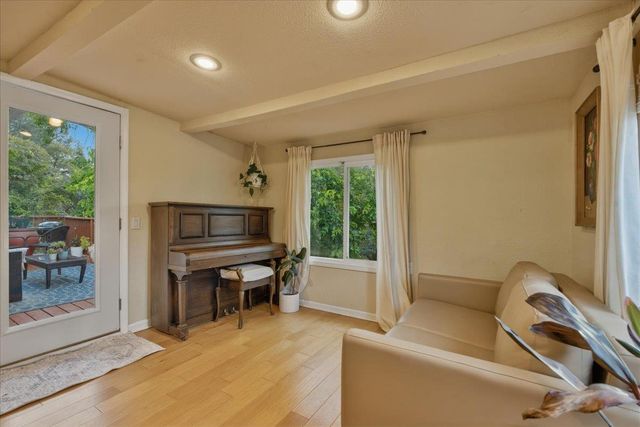 515 Hilltop Dr, Auburn, CA 95603