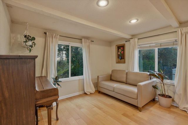 515 Hilltop Dr, Auburn, CA 95603
