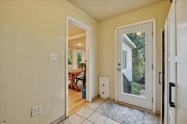 515 Hilltop Dr, Auburn, CA 95603